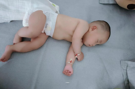 保定几个月宝宝会抬头